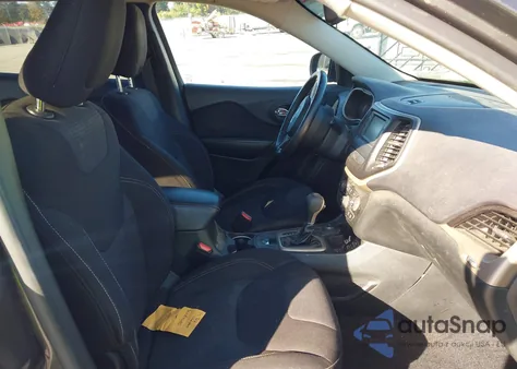 2015 Jeep Cherokee Latitude z USA, uszkodzony, nr VIN 1C4PJMCS2FW571592